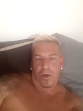 Bernardodurao online show from March 3, 10:04 pm