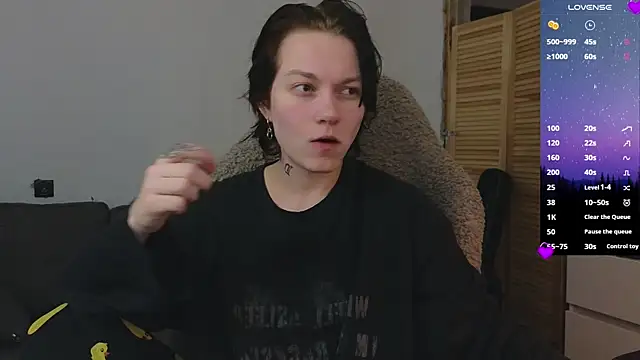 esajukyy online show from April 12, 1:27 pm