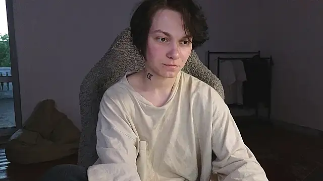 Snapshot of esajukyy chatting on June 3, 2:33 pm esajukyy online show from June 3, 2:33 pm