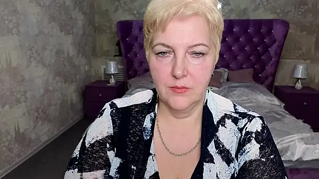 Sandra Snow online show from December 18, 2:38 pm