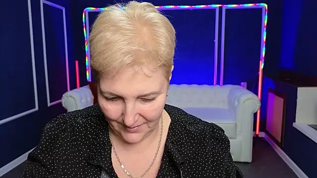 Sandra Snow online show from December 27, 9:43 pm