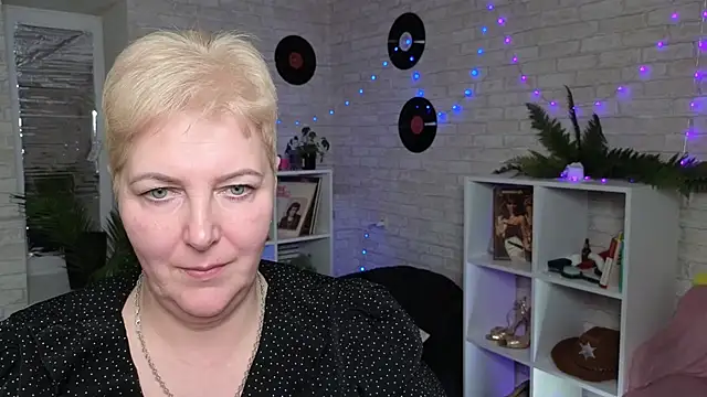 Sandra Snow online show from December 28, 6:50 pm