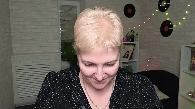 Sandra Snow online show from December 29, 11:08 pm