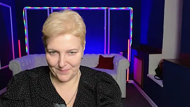 Sandra Snow online show from January 6, 8:39 pm