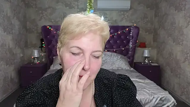 Sandra Snow online show from January 17, 12:20 am