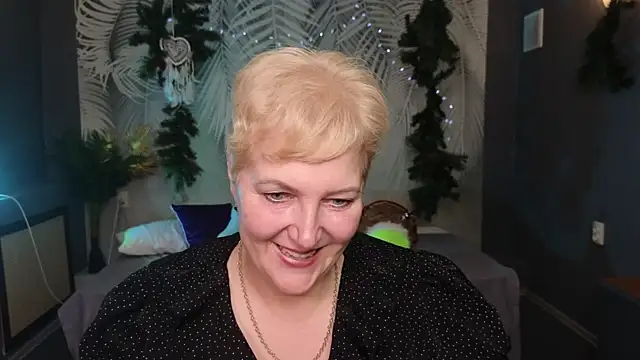 Sandra Snow online show from January 18, 2:23 pm
