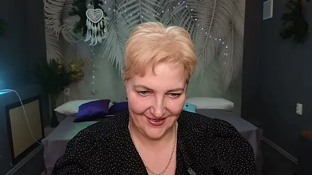 Sandra Snow online show from January 23, 2:39 pm