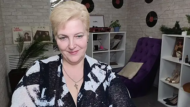 Sandra Snow online show from January 26, 8:02 pm