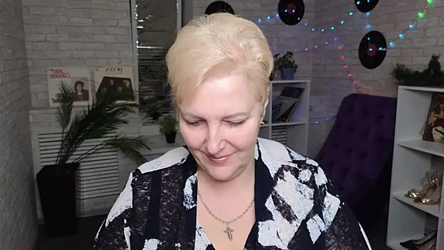 Sandra Snow online show from January 28, 2:31 pm