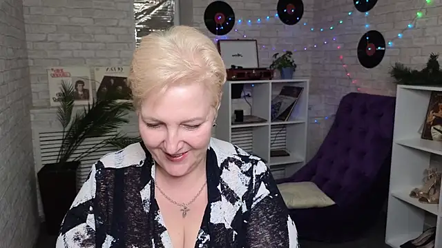 Sandra Snow online show from January 28, 8:36 pm