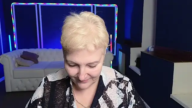 Sandra Snow online show from February 8, 5:50 pm