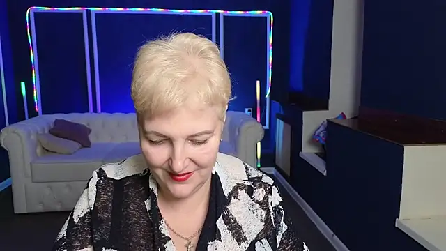 Sandra Snow online show from February 8, 8:53 pm