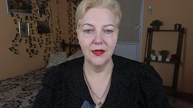 Sandra Snow online show from February 11, 3:18 pm