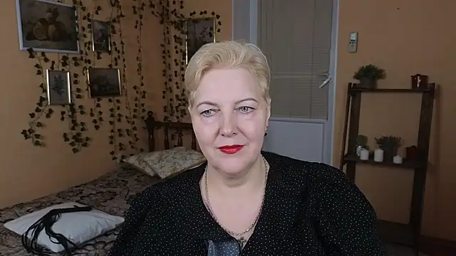 Sandra Snow online show from February 11, 6:22 pm
