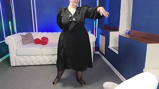 Sandra Snow online show from February 18, 6:26 pm