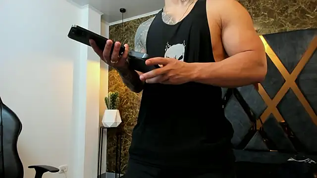 Flynn Riider online show from March 13, 12:01 pm