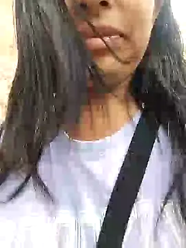 Snapshot of Danna-linyi chatting on December 20, 8:34 pm Danna-linyi online show from December 20, 8:34 pm