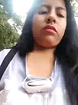 Snapshot of Danna-linyi chatting on December 28, 1:06 pm Danna-linyi online show from December 28, 1:06 pm