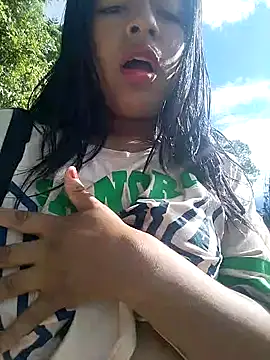 Snapshot of Danna-linyi chatting on March 5, 8:53 pm Danna-linyi online show from March 5, 8:53 pm