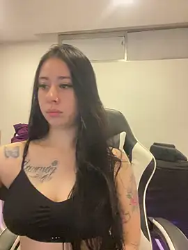 Snapshot of Zoee_t chatting on May 16, 3:36 am Zoee t online show from May 16, 3:36 am