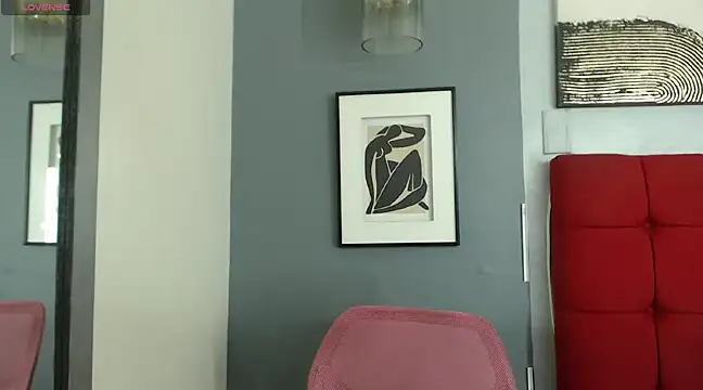 Snapshot of _Natassia_Dreams chatting on December 12, 8:32 pm Natassia Dreams online show from December 12, 8:32 pm