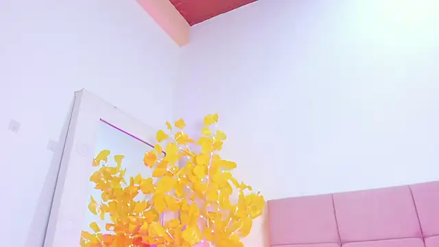 Snapshot of HaleyAmaya chatting on February 12, 12:05 am HaleyAmaya online show from February 12, 12:05 am