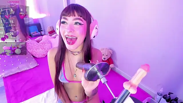 candy  monroe online show from April 4, 4:04 pm