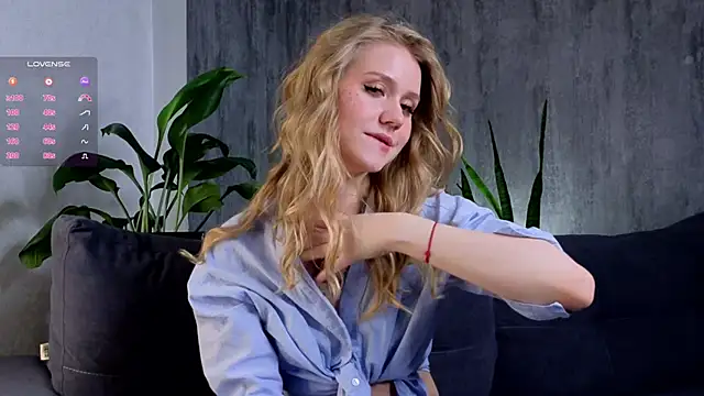 Snapshot of WiloneEsse chatting on February 1, 1:12 am WiloneEsse online show from February 1, 1:12 am