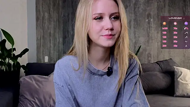 Snapshot of WiloneEsse chatting on February 4, 1:13 am WiloneEsse online show from February 4, 1:13 am