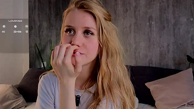 Snapshot of WiloneEsse chatting on February 11, 8:37 am WiloneEsse online show from February 11, 8:37 am