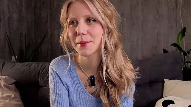 Snapshot of WiloneEsse chatting on February 18, 1:10 am WiloneEsse online show from February 18, 1:10 am