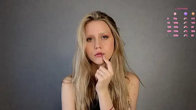 Snapshot of WiloneEsse chatting on March 11, 1:05 am WiloneEsse online show from March 11, 1:05 am