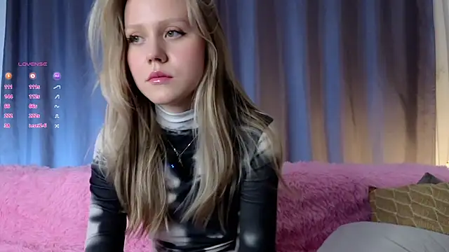 Snapshot of WiloneEsse chatting on March 20, 1:02 am WiloneEsse online show from March 20, 1:02 am