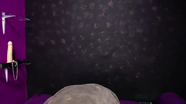 Snapshot of Sadie_Queen chatting on December 16, 5:33 pm Sadie Queen online show from December 16, 5:33 pm