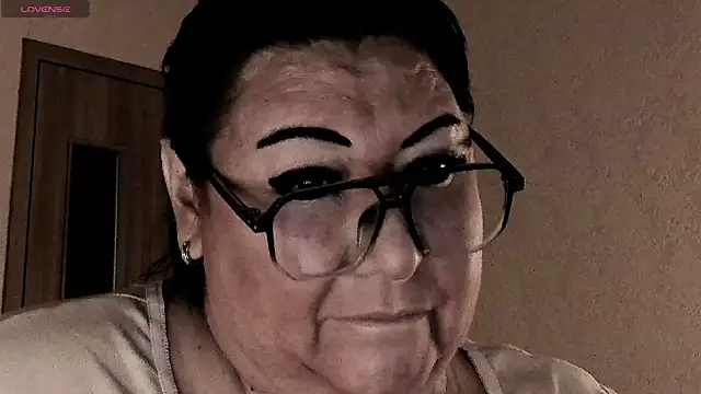 SexxyDreams1 online show from April 14, 1:00 am