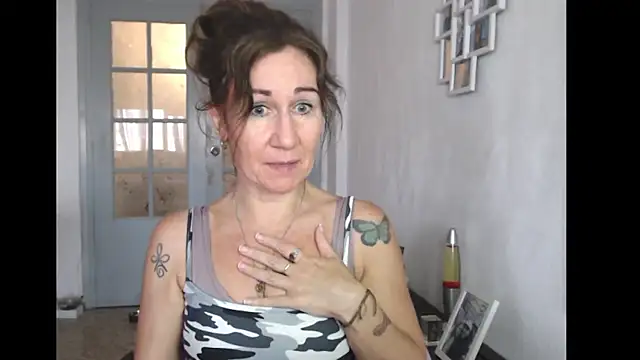 Snapshot of TamaraSweetxo chatting on June 5, 3:51 pm TamaraSweetxo online show from June 5, 3:51 pm