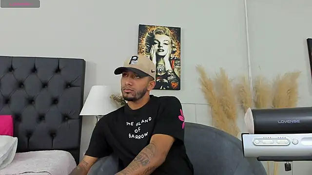 Snapshot of Robin_Rief chatting on March 12, 9:23 am Robin Rief online show from March 12, 9:23 am