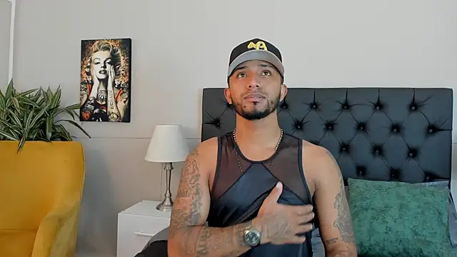 Snapshot of Robin_Rief chatting on October 12, 3:27 am Robin Rief online show from October 12, 3:27 am