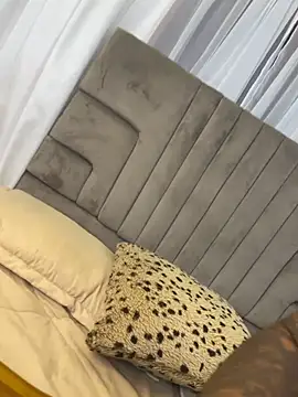 Snapshot of Robin_Rief chatting on February 8, 3:54 am Robin Rief online show from February 8, 3:54 am