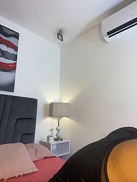 Snapshot of Robin_Rief chatting on February 11, 3:44 am Robin Rief online show from February 11, 3:44 am