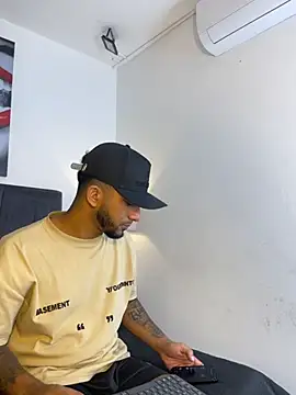 Snapshot of Robin_Rief chatting on February 24, 3:37 am Robin Rief online show from February 24, 3:37 am