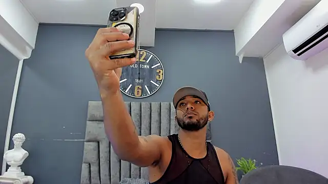 Robin Rief online show from March 27, 7:35 pm