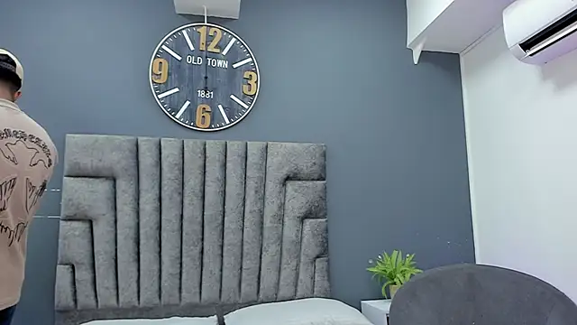 Robin Rief online show from April 18, 7:29 pm