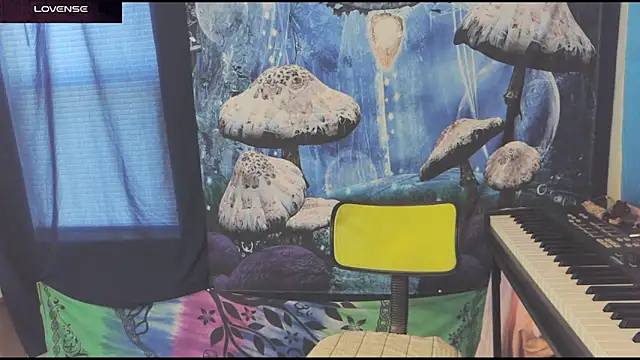  hellostormy  online show from April 16, 6:30 pm