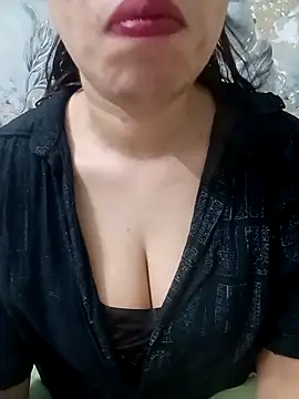 Snapshot of Haniya-143 chatting on April 25, 10:18 pm Haniya-143 online show from April 25, 10:18 pm