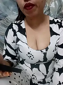 Snapshot of Haniya-143 chatting on April 30, 10:25 pm Haniya-143 online show from April 30, 10:25 pm