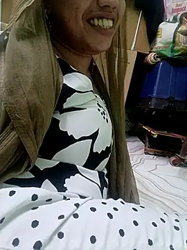 Snapshot of Haniya-143 chatting on May 23, 1:48 pm Haniya-143 online show from May 23, 1:48 pm