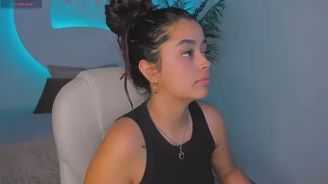 Snapshot of Ariana_Pierce chatting on October 22, 12:27 pm Ariana Pierce online show from October 22, 12:27 pm