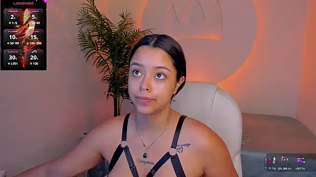 Snapshot of Ariana_Pierce chatting on December 3, 1:42 pm Ariana Pierce online show from December 3, 1:42 pm