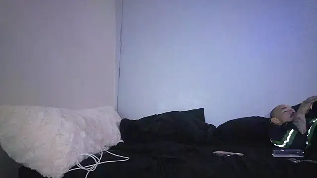 Snapshot of DerekPerez2025 chatting on January 17, 6:29 am DerekPerez2025 online show from January 17, 6:29 am